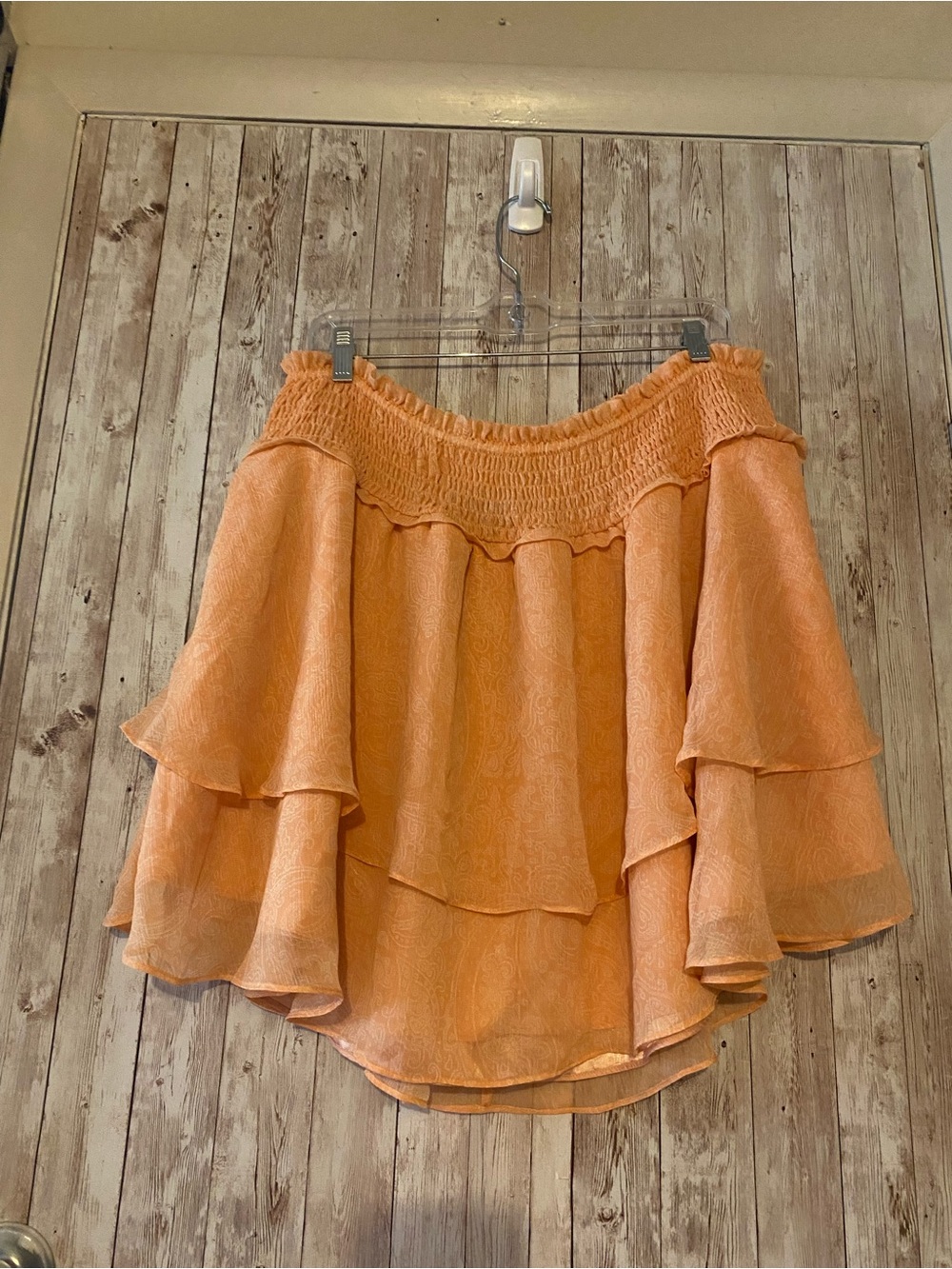 Express tiered skirt size XL light peach color paisley Y2K style 2000s ruffled